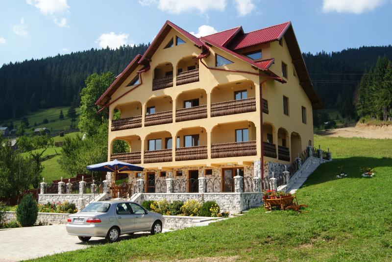 Pensiunea Alunis Sadova (Suceava) Exterior foto