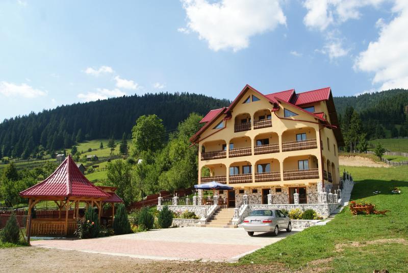 Pensiunea Alunis Sadova (Suceava) Exterior foto